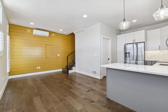 Foto del edificio - Like New Townhome Available Now-Denver