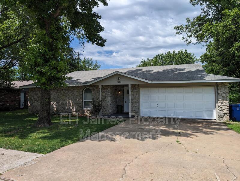 Foto principal - 1604 S Redbud Pl