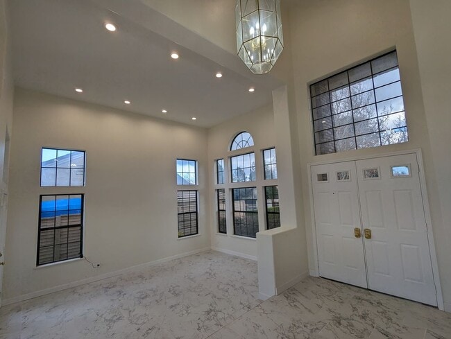Building Photo - 42057 Parkmont Dr