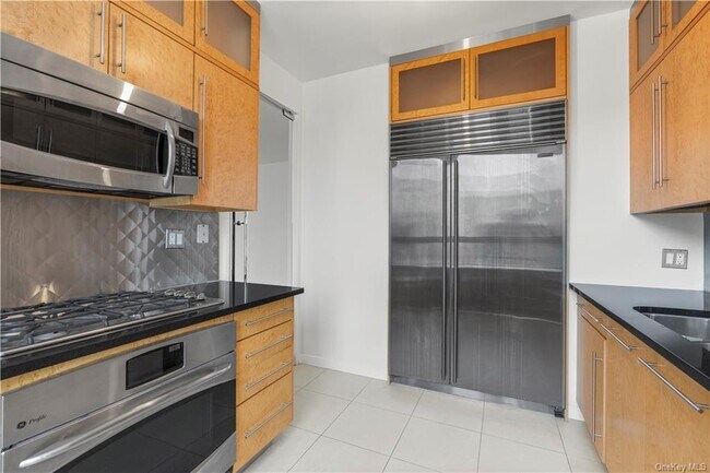 Building Photo - 15 W 53rd St