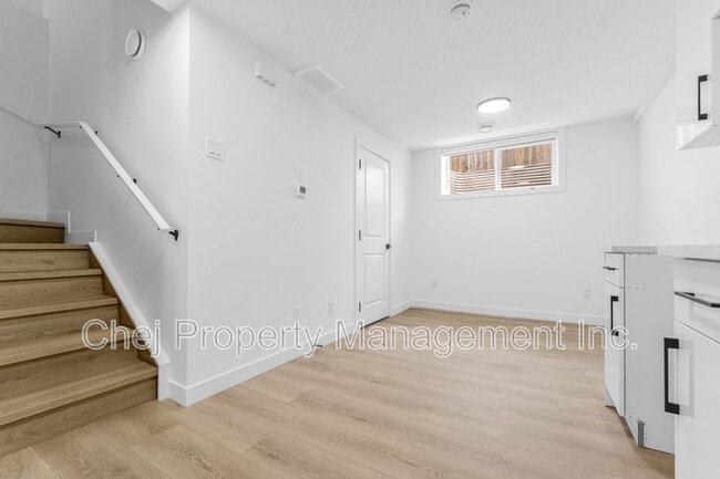 Photo du bâtiment - 15945-15106 106 Ave NW