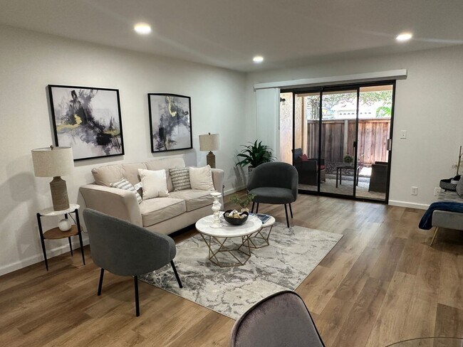 Building Photo - Must See This Remodeled 2 Bedroom, 1 Bathr...