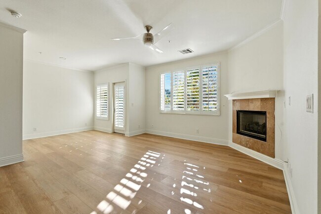 Foto del edificio - 22681 Oakgrove, 225