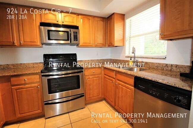Building Photo - 924 La Costa Cir