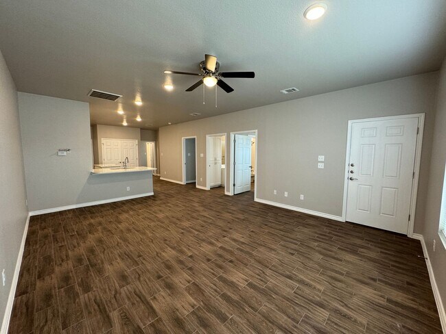 Building Photo - 5403 Rose Gdn Lp