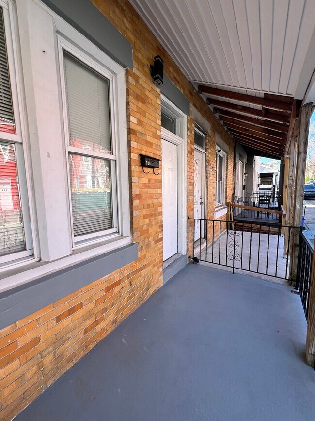 Building Photo - Beautifully Remodeled 3BR/1Bath House! Section 8 ONLY!