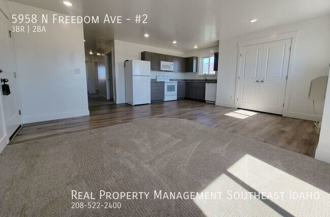 Foto del edificio - Brand New & Modern 3 Bedroom, 1.5 Bathroom...