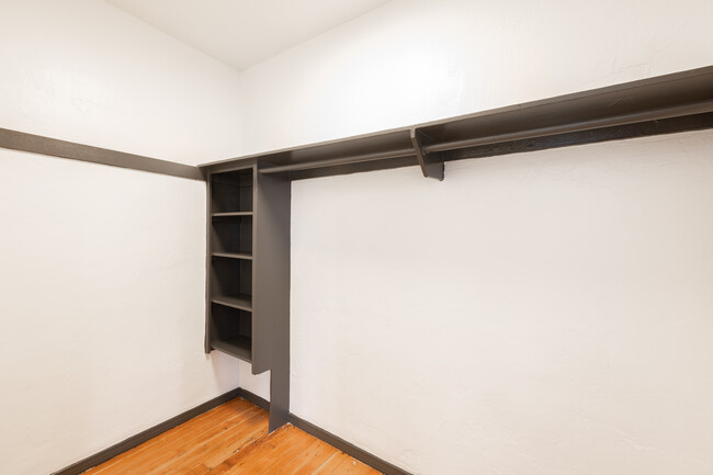Building Photo - Elmwood Apartments