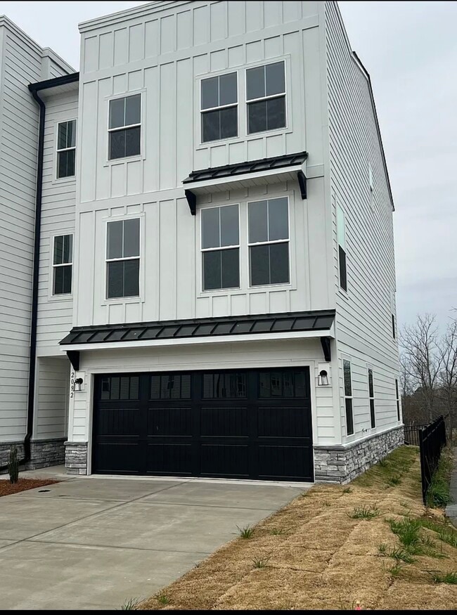 Building Photo - 2092 Barrowcliffe Dr NW