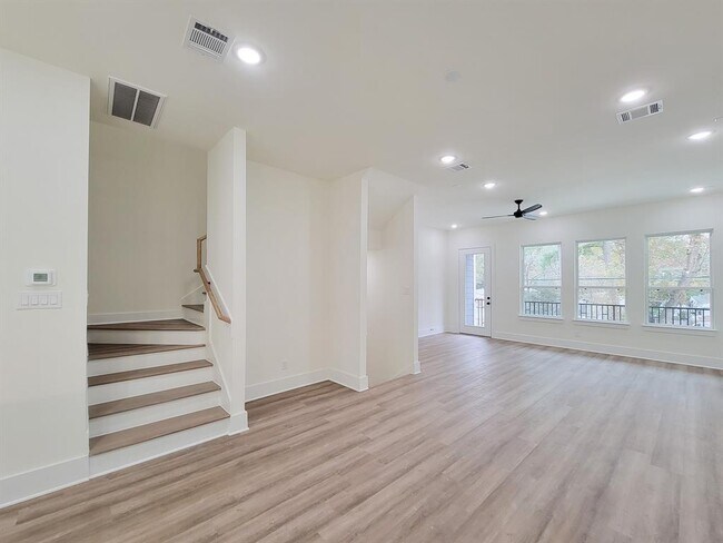 Foto del edificio - 4971 Brinkman St