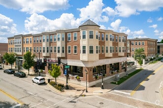 Building Photo - Eleven 5 Lake