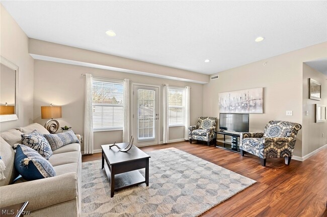 Building Photo - 558 Colony Park Dr