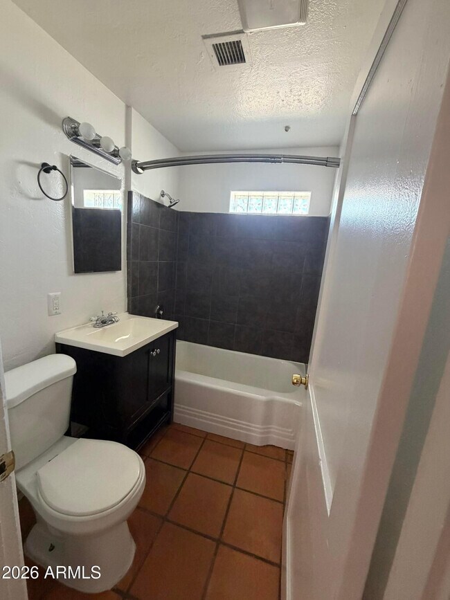 Foto del edificio - 712 W Taylor St