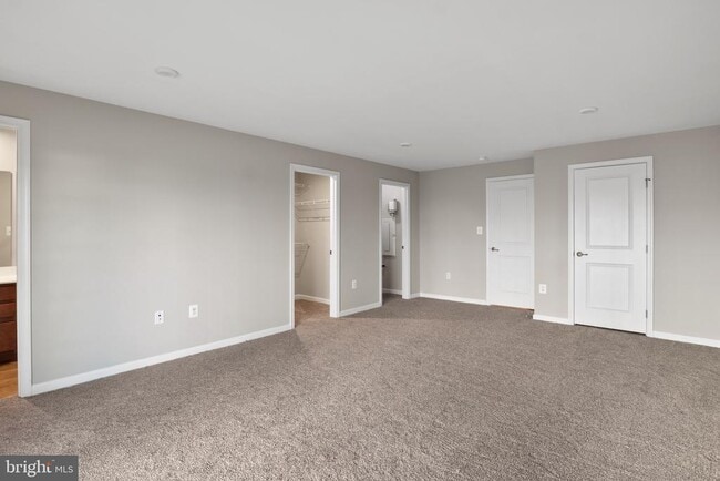 Building Photo - 515 Streamview Dr