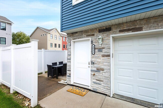 Foto del edificio - 4833 Lauren Ln