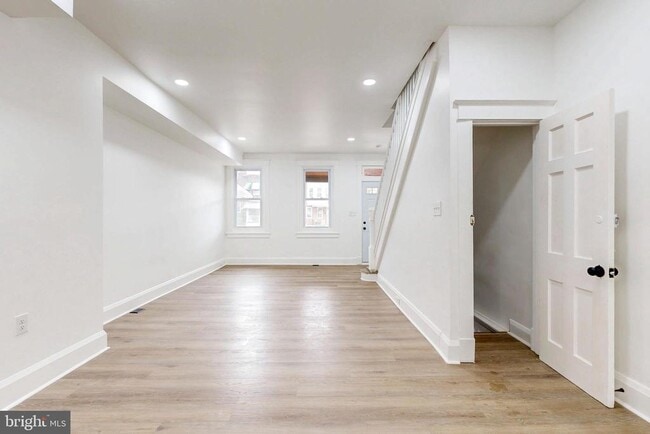 Building Photo - 2320 W Lexington St