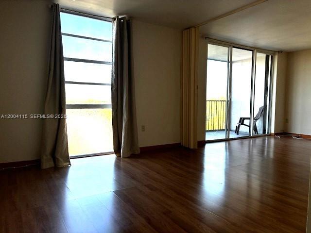 Foto del edificio - 2500 NE 135th St