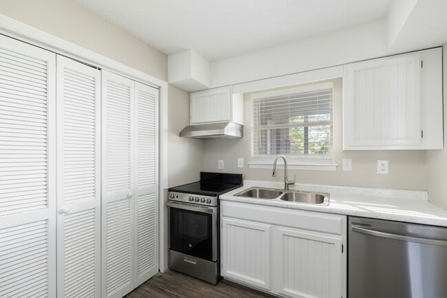 Building Photo - Apex Johnson City