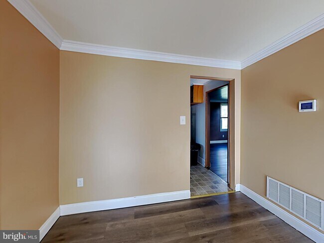 Building Photo - 105 Springhouse Rd