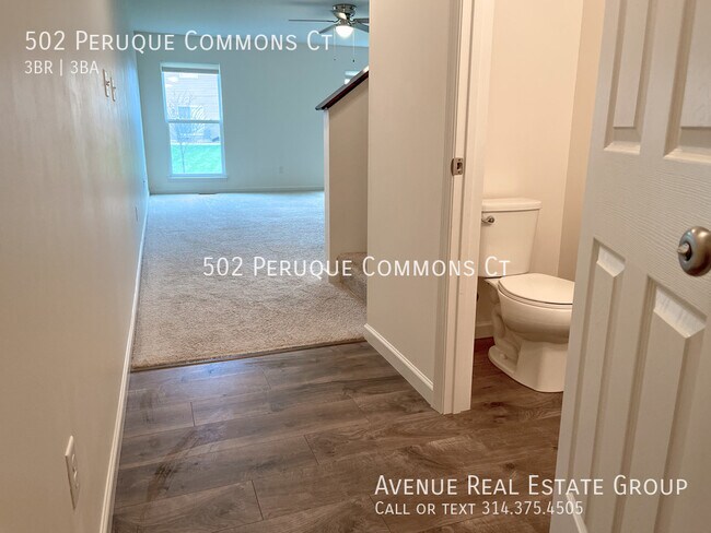 Building Photo - Amazing Townhome!