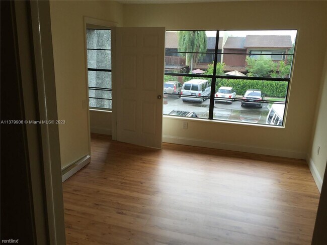 Building Photo - 2 br, 2.5 bath Townhome - 6554 SW 114th Pl...