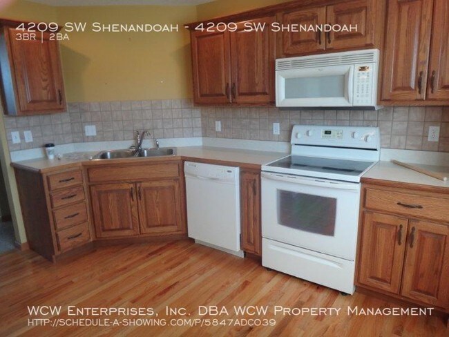Building Photo - 4209 SW Shenandoah Rd