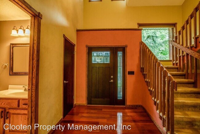 Building Photo - 4 br, 3 bath House - 738 Augsburg Ave