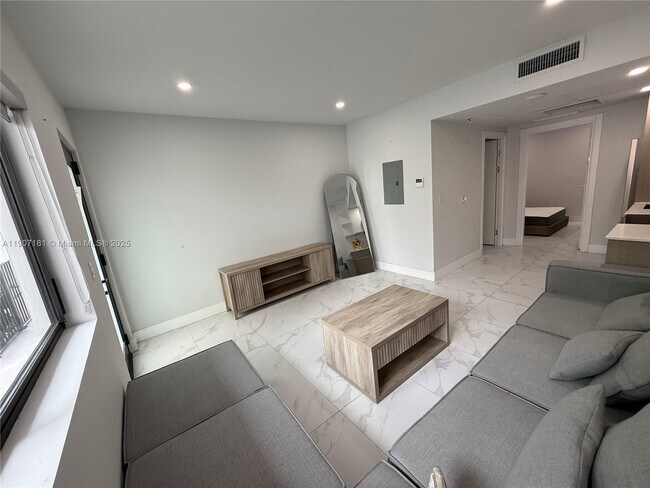 Foto del edificio - 944 Jefferson Ave