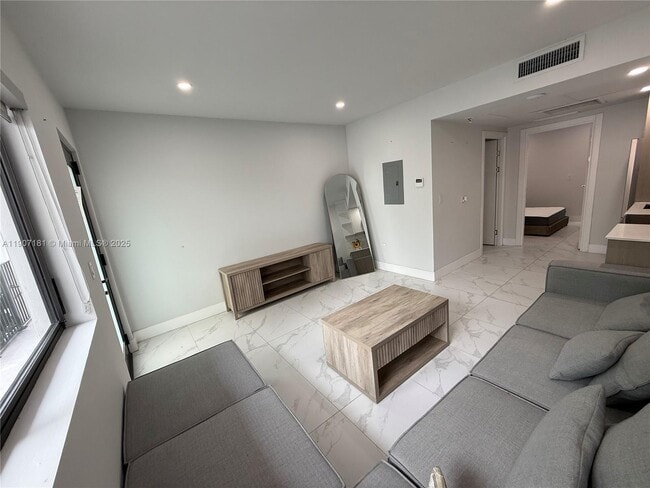 Building Photo - 944 Jefferson Ave