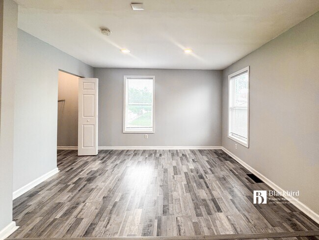 Foto del edificio - 716 55th St NE