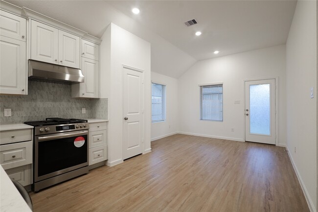 Foto del edificio - 27011 Aurora Gdn Ln