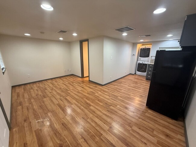 Building Photo - 2618 22