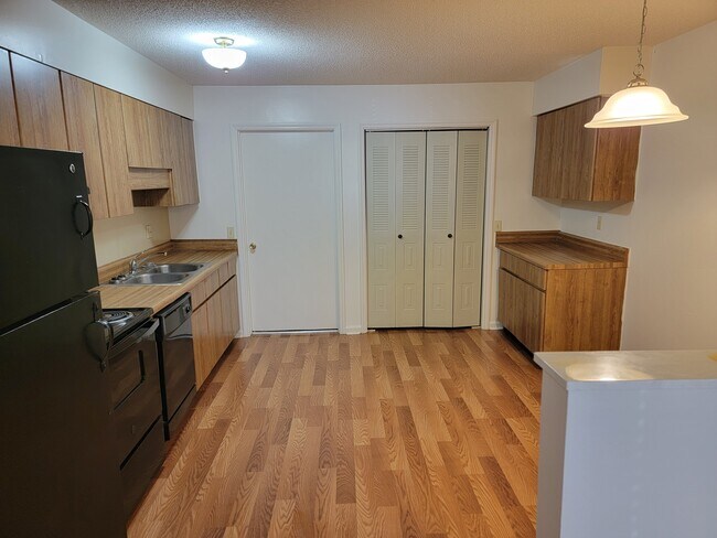 Building Photo - 8493 Shawn Ridge Dr