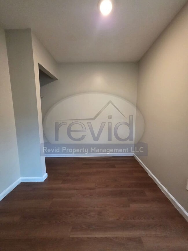 Building Photo - 1 Bedroom apartment!