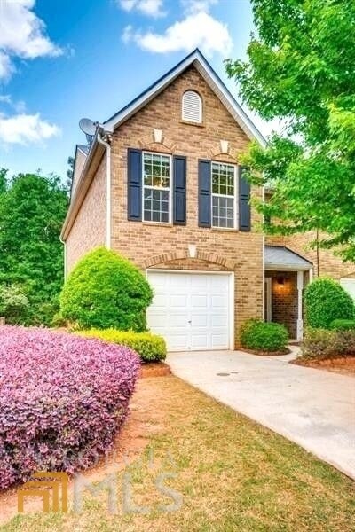 Primary Photo - 165 Fern Crest Dr