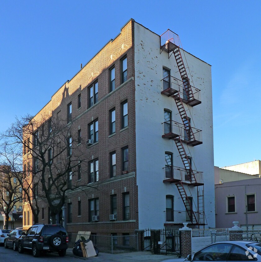 Building Photo - Bernard Court