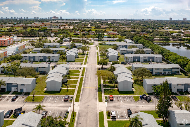 Aerial Photo - Spinnaker Landing Apartments