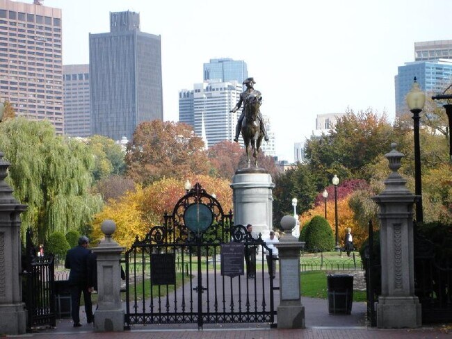 Building Photo - 20 Melrose St