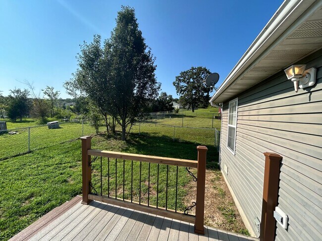 Foto del edificio - 3 Bedroom House Located in St. Robert, MO!