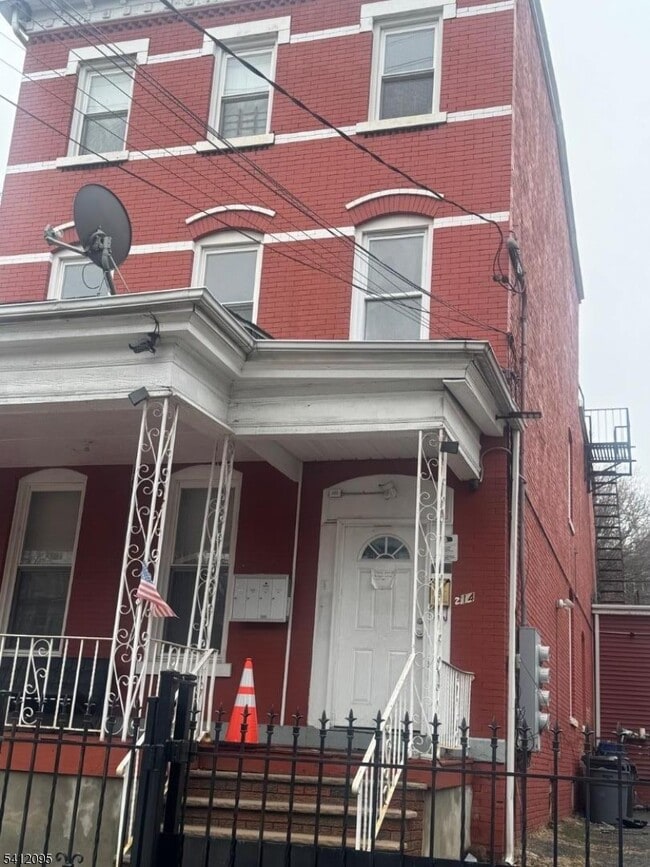 Building Photo - 212 N 7th St