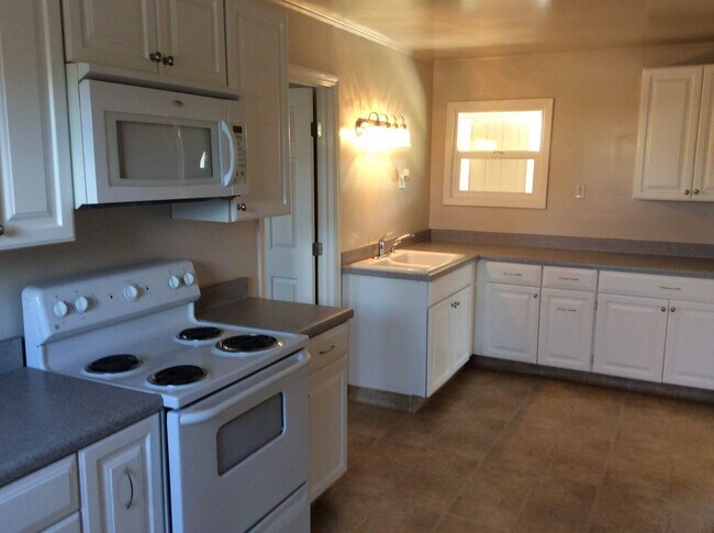 Foto del edificio - APPLY FOR THIS BEAUTIFUL HOME TODAY!
