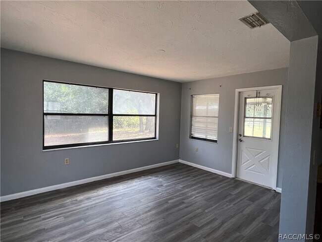 Building Photo - 521 S Harrison St