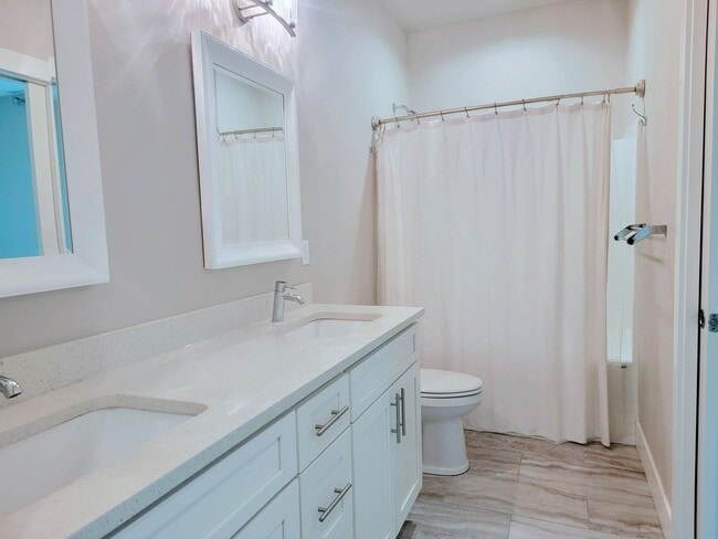 Foto del edificio - Luxurious and spacious 3 bed home in Manette