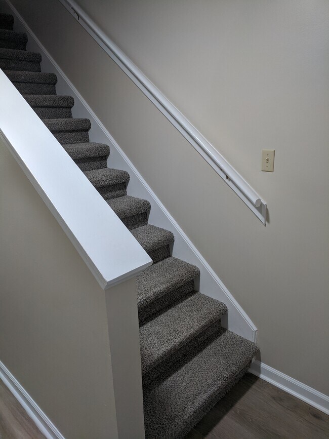 Building Photo - 7746 Shadowland Dr