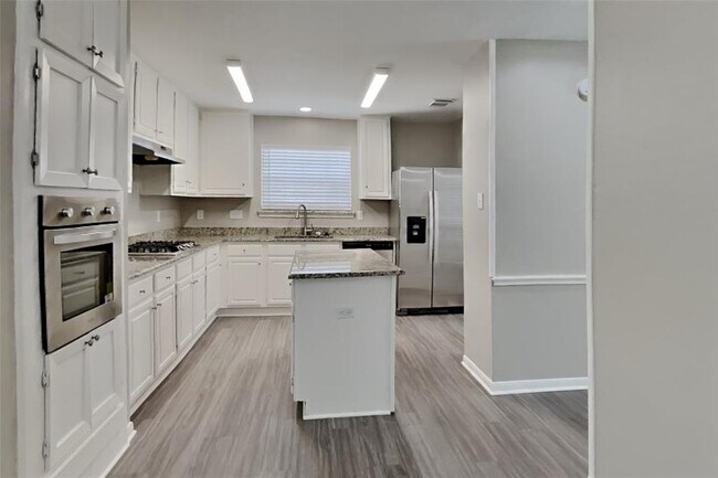 Building Photo - 16910 Canyon Laurel Ct