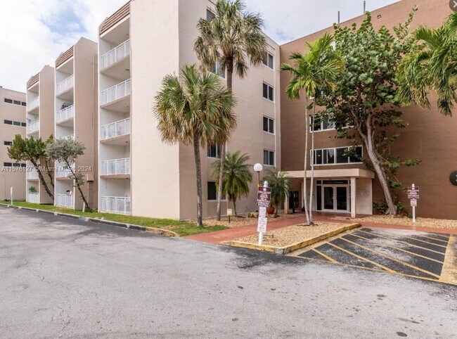 Foto del edificio - 6930 Miami Gardens Dr