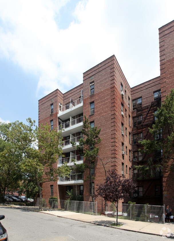 Building Photo - 22-10 Brookhaven Ave