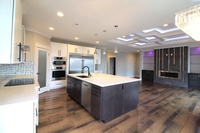 Building Photo - 4 Bed/3 Bath Home - Panoramic Views of the...