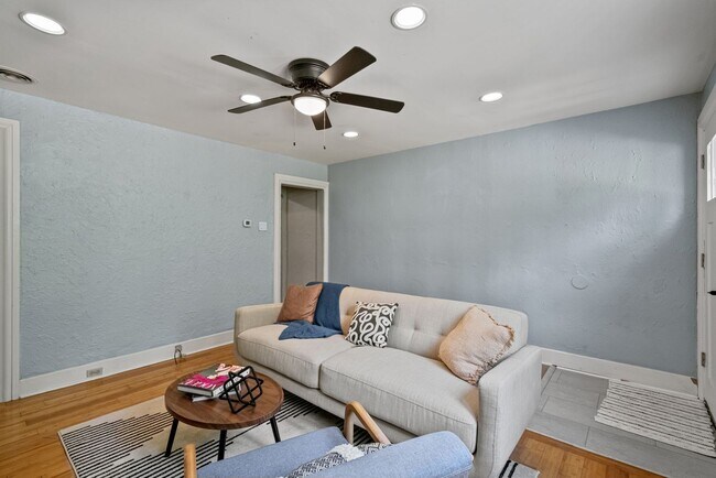 Foto del edificio - 3 Bedroom House in Southside - Off Street Parking and Central Air