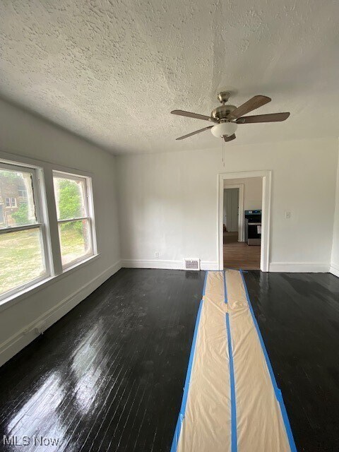 Foto del edificio - 13517 Woodworth Ave